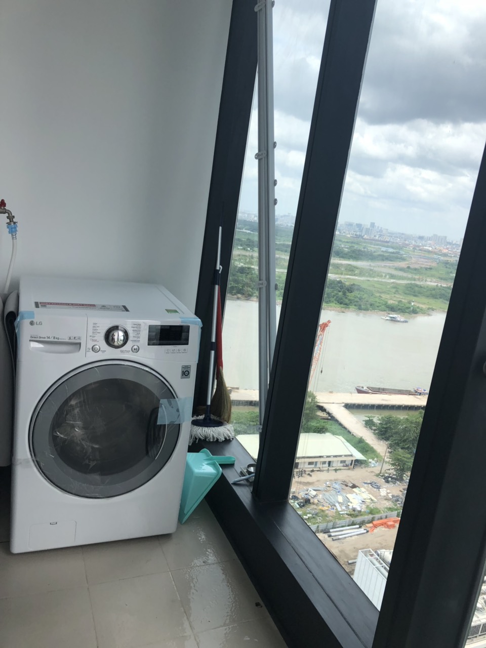 cho thuê căn hộ 3 pn full nội thất đẹp tòa AQua4 dự án Vinhome Golden River ( LH: Ms Trâm: 0385777071) 